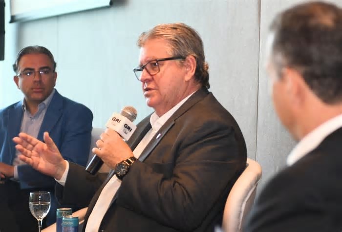 João Azevêdo destaca investimentos em infraestrutura e turismo em evento imobiliário no Recife, em Pernambuco