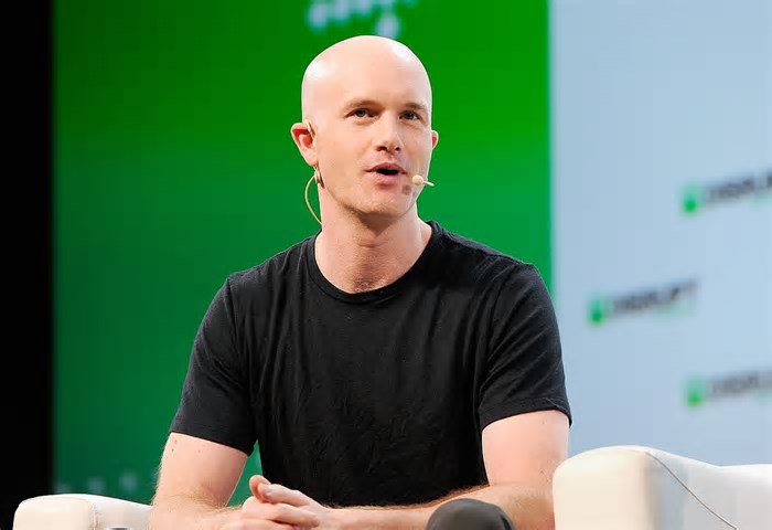 Coinbase considerou, mas desistiu de comprar bitcoin para sua tesouraria como faz a Strategy