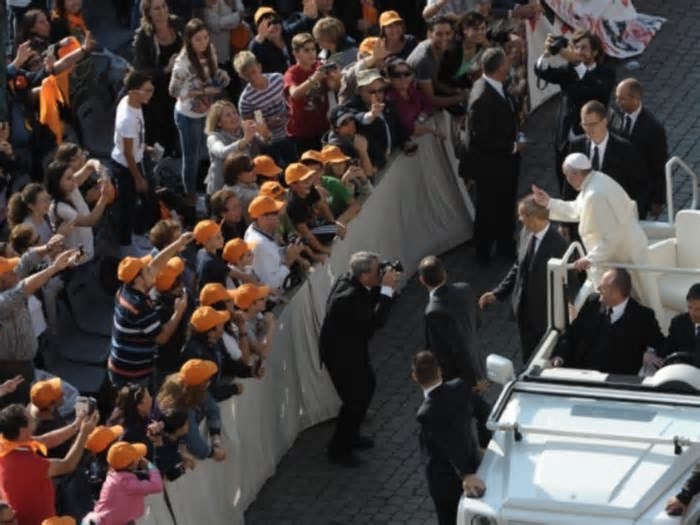 O fim de uma era? Saiba qual será o destino do papamóvel de Francisco
