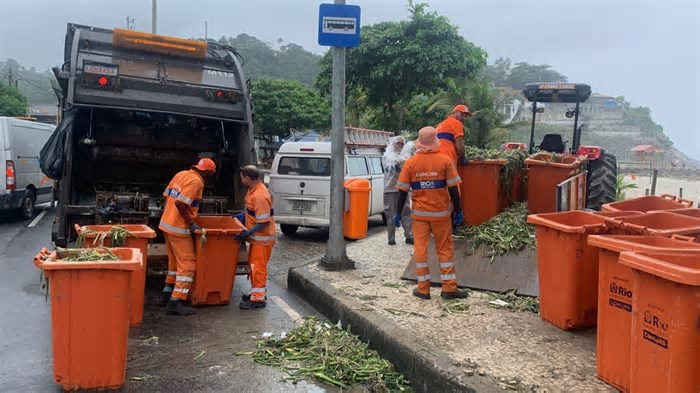 Rio abre 400 vagas para gari sem concurso após 10 anos! Saiba como se candidatar