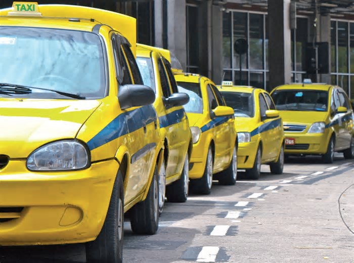 RJ: taxista é levado para a delegacia após cobrar R$ 800 por viagem do Galeão à Barra