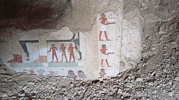 Arqueólogos egípcios descobrem 3 tumbas e revelam o nome de seus ocupantes