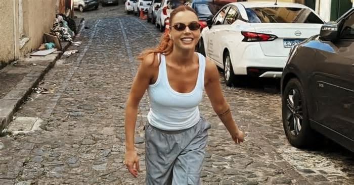 Atriz Giovanna Lancellotti inicia a semana em Salvador e compartilha cliques