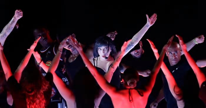 Por que algumas músicas ‘grudam’ na sua cabeça (e como evitar isso)