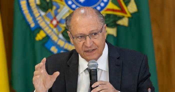 ‘Tem vírus no mundo todo’, diz Alckmin sobre impacto de gripe aviária no preço de alimentos