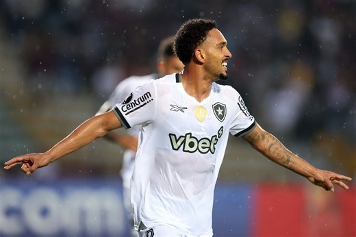 Botafogo marca nos acréscimos, vence o Carabobo e respira na Libertadores