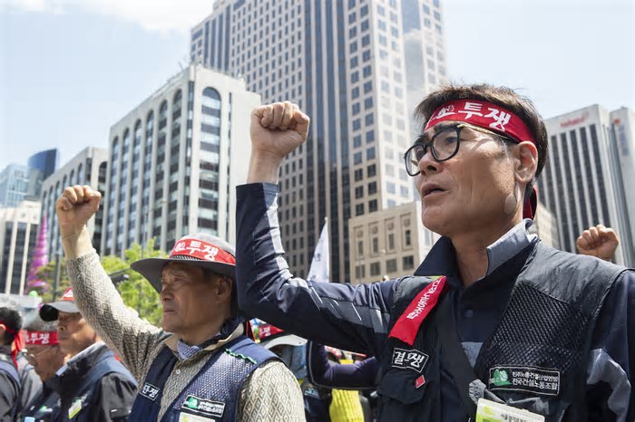 Manifestações marcam o Primeiro de Maio pelo mundo
