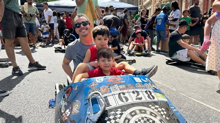 FOTOS: Savassi vira pista de corrida de carrinho de rolimã neste domingo