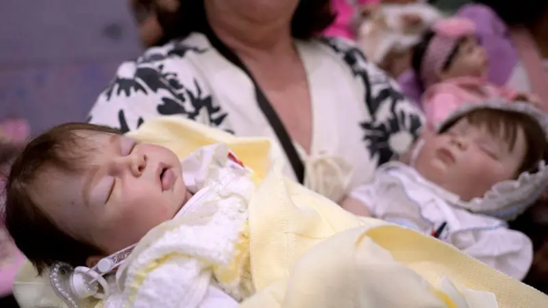 Bebês reborn: 'Apego por boneca pode vir da vontade de controle absoluto das relações'