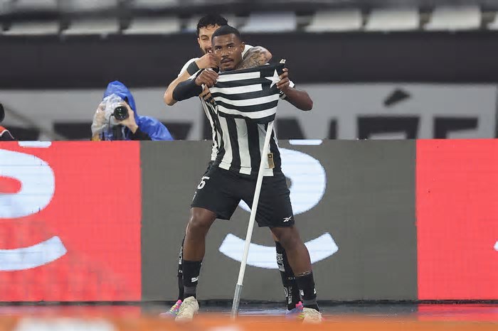 Botafogo x Estudiantes: veja prováveis escalações e onde assistir ao duelo pela Libertadores