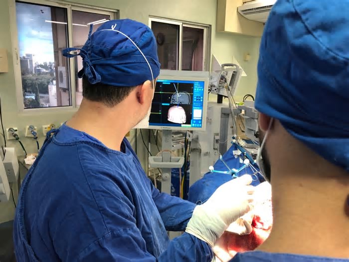 Mentes e máquinas: neurocirurgia está sendo transformada pela Inteligência Artificial