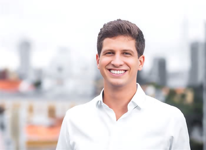 João Campos assume o PSB e vira o presidente de partido com o maior número de seguidores nas redes