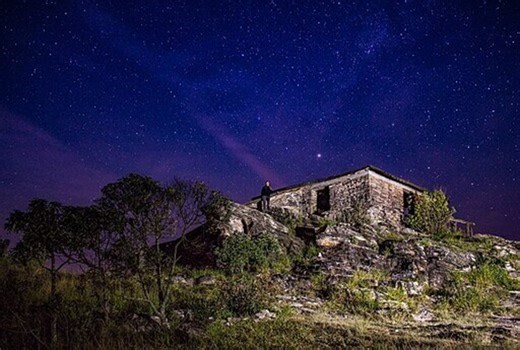 Essa cidade mineira no alto da serra esconde lendas e paisagens de tirar o fôlego