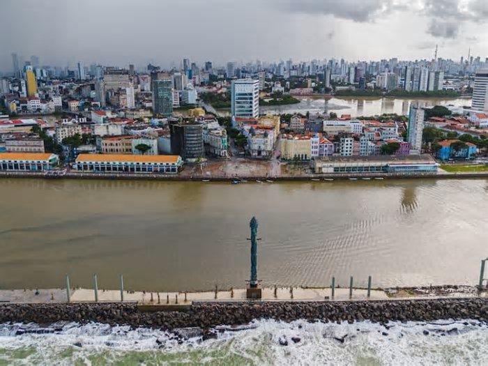 Recife foi a capital que mais criou empregos no Nordeste em abril, aponta Caged
