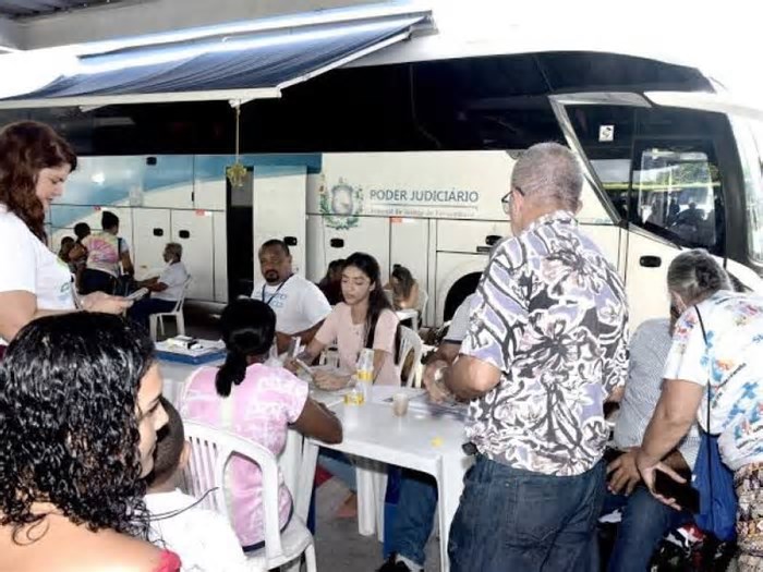 UniFBV realiza mutirão de conciliações com ônibus itinerante do TJPE e serviços do Conecta Recife