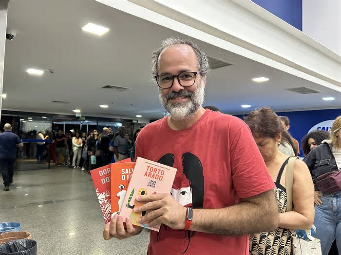 Itamar Vieira Junior revela os caminhos da escrita da trilogia iniciada com Torto Arado
