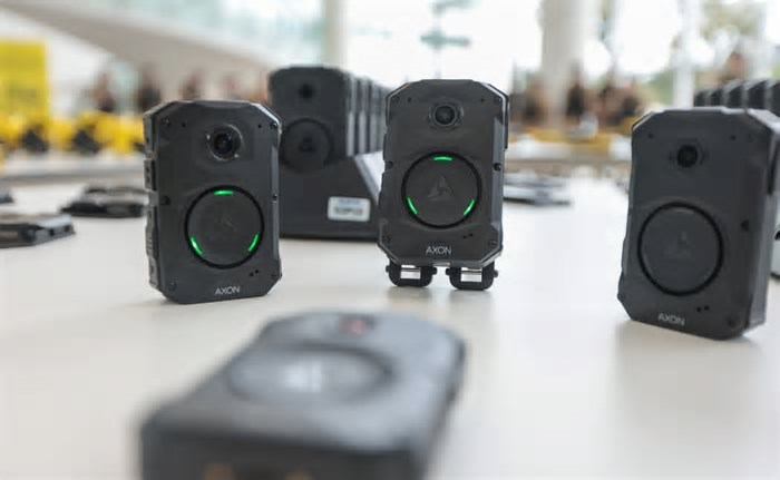Polícia do Paraná vai usar câmera corporal com inteligência artificial e tradução simultânea