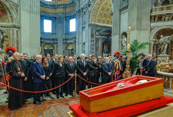 Quanto a Câmara gastou com a comitiva que acompanhou Lula no funeral do Papa Francisco