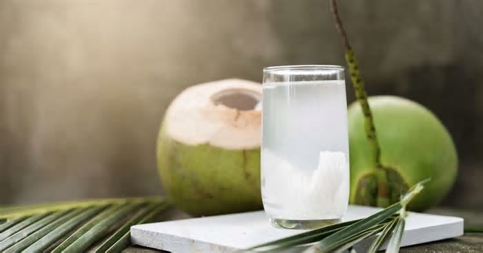 11 benefícios da água de coco para a saúde