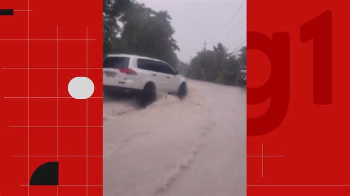 Chuva no sul da Bahia provoca alagamentos e deslizamentos de encostas; 44 pessoas precisaram de abrigo em destino turístico