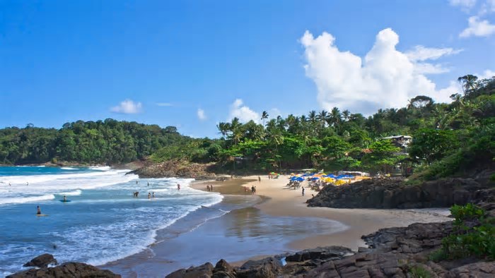 O vilarejo baiano com mar azul e clima rústico que virou queridinho de surfistas e famílias
