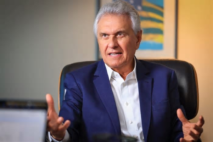 Caiado inaugura novo prédio do Colégio Estadual Dom Fernando I em Goiânia