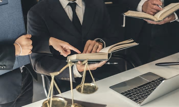 Sócios de empresa têm Passaportes e CNHs Suspensos por dívida trabalhista de R$ 40 Mil