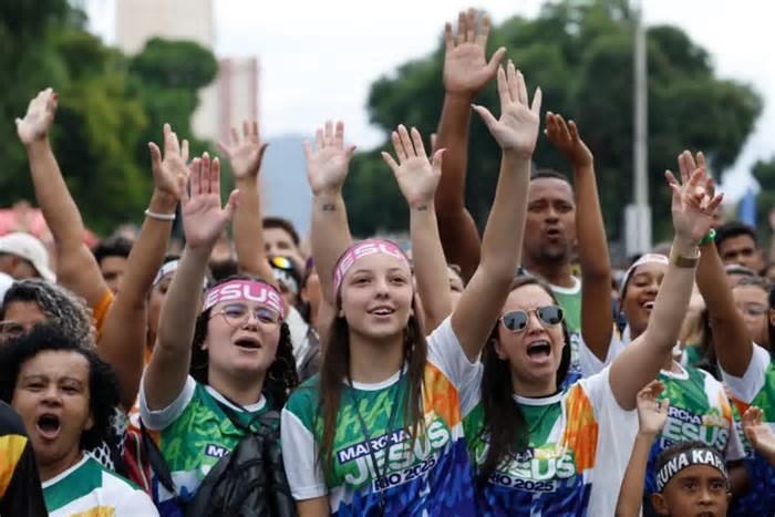 Marcha para Jesus: milhares de fiéis se reúnem no centro do Rio de Janeiro