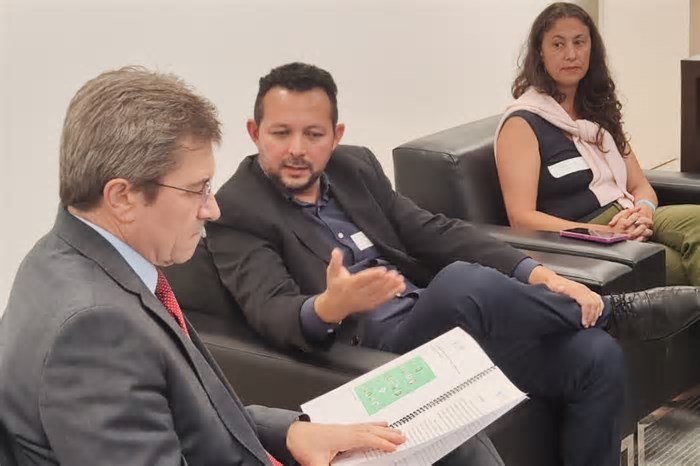 Representantes da ASSIMA e do Tribunal de Contas do Estado debatem futuro da carreira dos servidores do IMA-SC