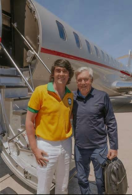 Carlo Ancelotti posta foto embarcando para o Brasil