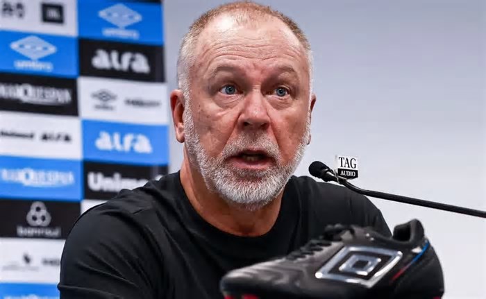 Mano Menezes valoriza pausa da Copa do Mundo de Clubes para evolução do Grêmio