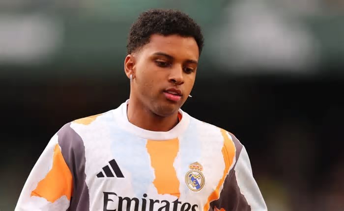 Rodrygo recebe ultimato do Real Madrid e pode ser negociado caso não mude sua postura