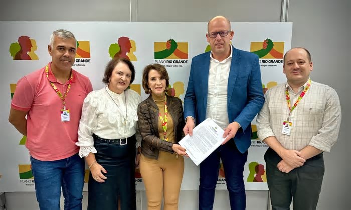 Assinado contrato para reforma do Colégio Estadual Cônego Afonso Scherer