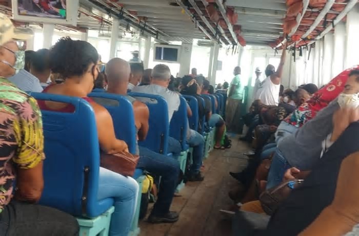 Movimento tranquilo na Travessia Salvador-Mar Grande e catamarãs para Morro de São Paulo operam sem restrições