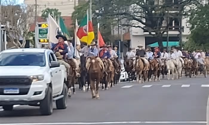 Mais de 300 cavalarianos partem neste sábado de Gramado para Canela na Cavalgada da Serra