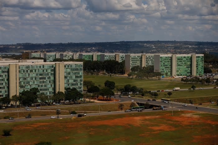 Redução da perspectiva pela Moody’s evidencia risco maior de deterioração da nota brasileira