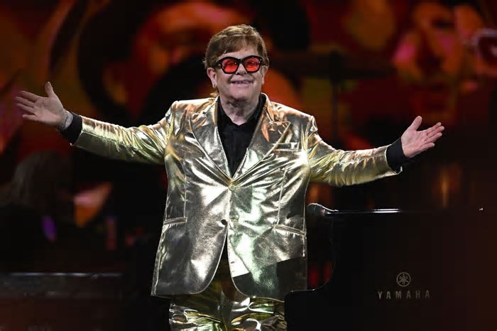 Elton John chama o governo de 'perdedores' por planos de direitos autorais envolvendo IA