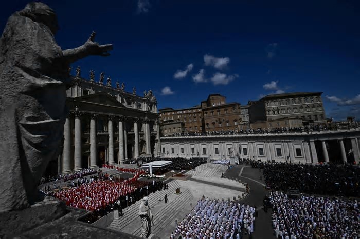 Menor Estado do mundo, Vaticano tem menos de 800 cidadãos, e Papa é considerado monarca