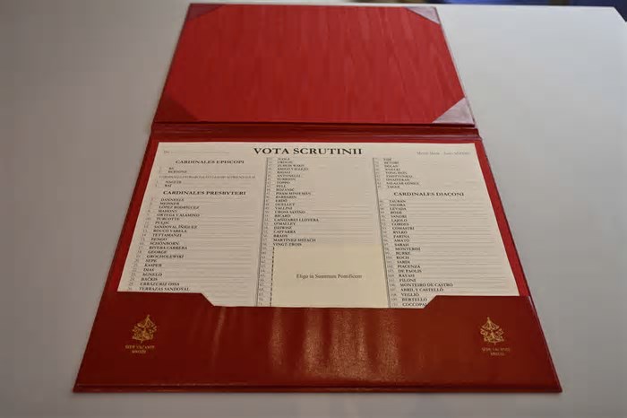 FOTOS: veja como era a cédula de votação no conclave que elegeu o papa Francisco