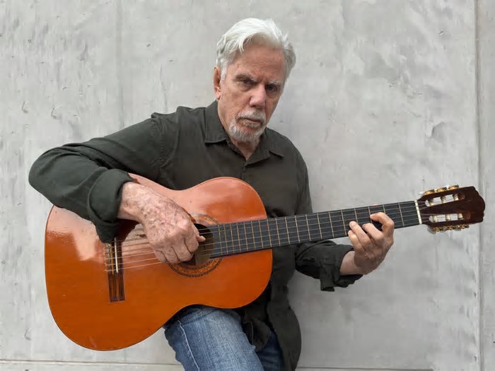 Reginaldo Faria mostra faceta pouco conhecida de violonista em álbum que chega ao streaming