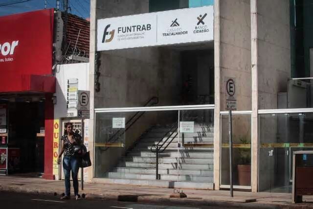 Por outro lado, comércio é o setor que teve saldo negativo de empregados
