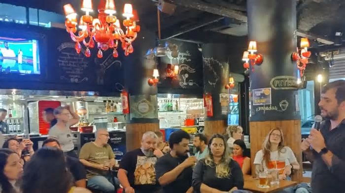 Pint of Science faz 10 anos levando divulgação científica aos bares do Brasil