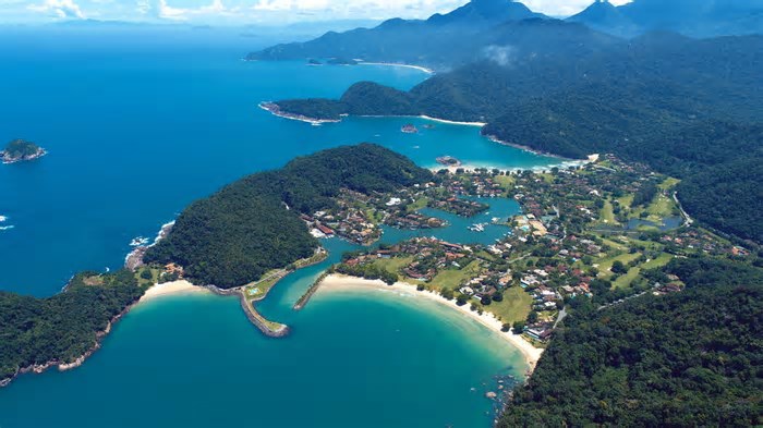 Cidade no litoral do Rio de Janeiro encanta com suas belezas naturais