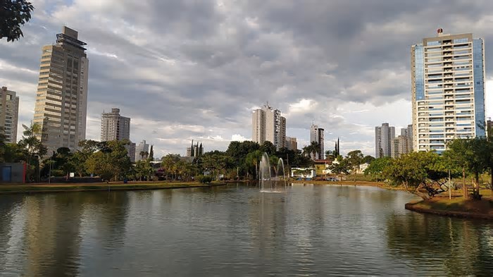 Essa cidade do Centro-Oeste combina indústria forte, ensino técnico e urbanismo moderno