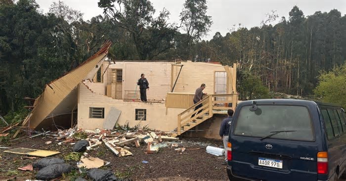 Tornado atinge 250 casas em Erval Grande e 40 famílias ficam desalojadas