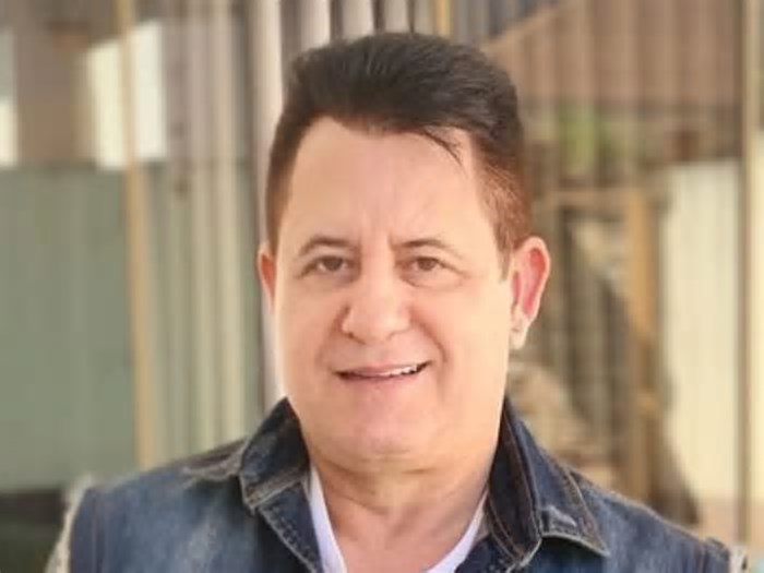 Cantor Marrone se distrai em show, cai de palco e é levado ao hospital; veja quadro de saúde