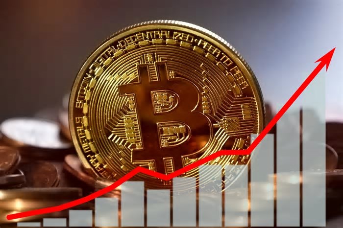 Bitcoin sobe 2% e se aproxima de zona decisiva: rompimento pode levar aos US$ 110 mil