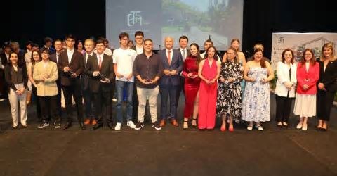 Alunos de hotelaria recebem prémios de mérito