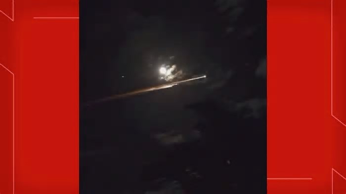 'Bola de fogo': VÍDEOS mostram luz intensa que cruzou céu de Brasília; Agência Espacial Brasileira monitora caso