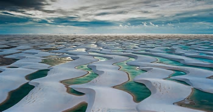 Entre dunas e lagoas: o fenômeno natural que intriga visitantes no Brasil